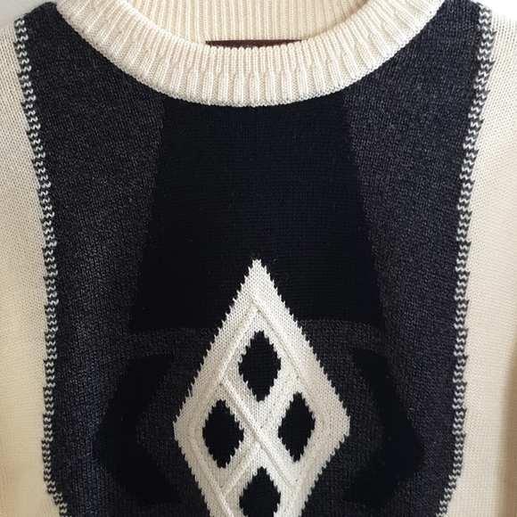 Lamb Wool Thick Sweater - Picture 2 of 3